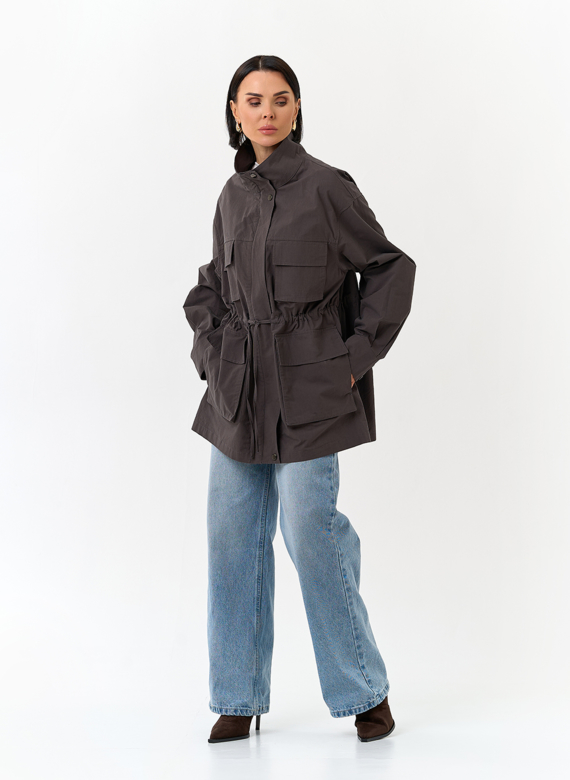 Женская куртка ветровка с накладными карманами