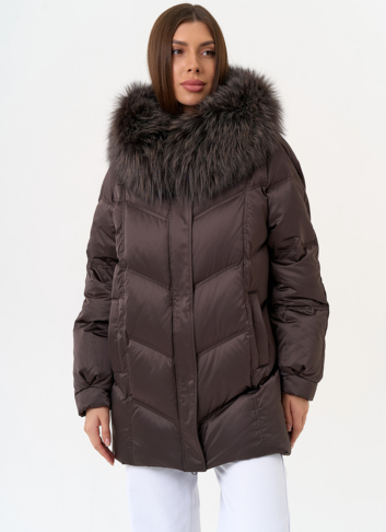 Женский пуховик с капюшоном из меха чернобурки