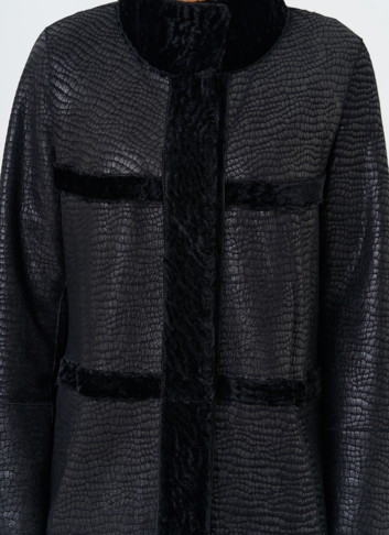 Женская двухсторонняя дубленка черного цвета