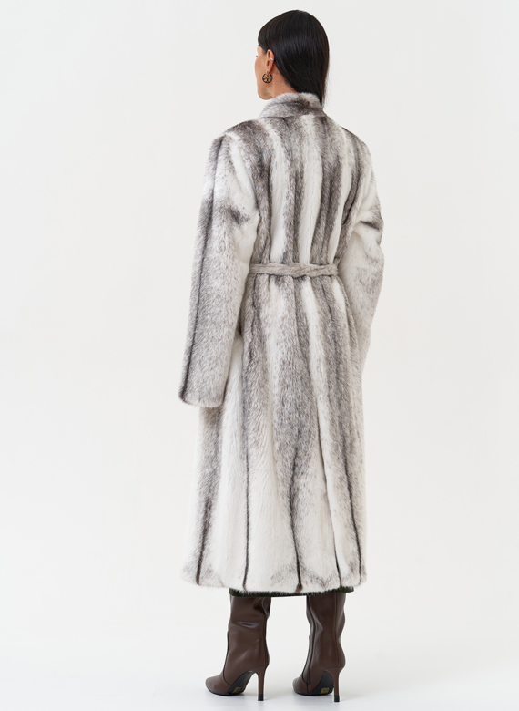 Длинная шуба из норки крестовки