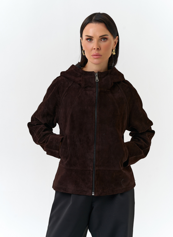 Женская куртка из натуральной замши с капюшоном