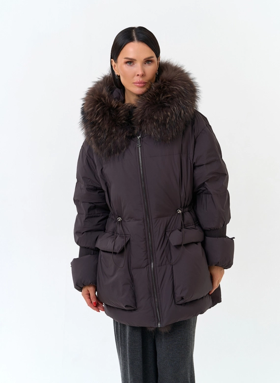 Женский пуховик с мехом чернобурки на капюшоне фото