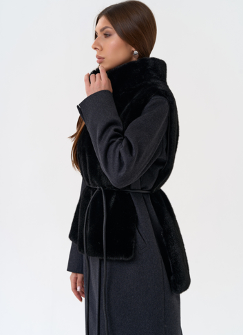 Женская манишка из эко меха в черном цвете