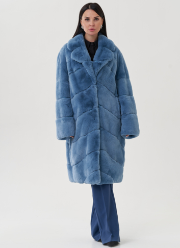 Шуба из меха кролика синего цвета с английским воротником