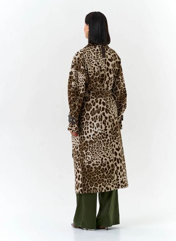 Женское пальто с анималистическим принтом