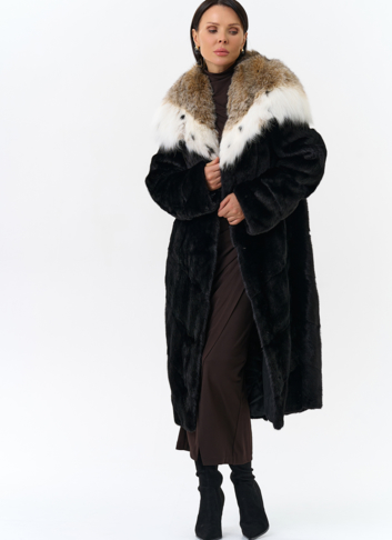 Норковая шуба черного цвета с рысью
