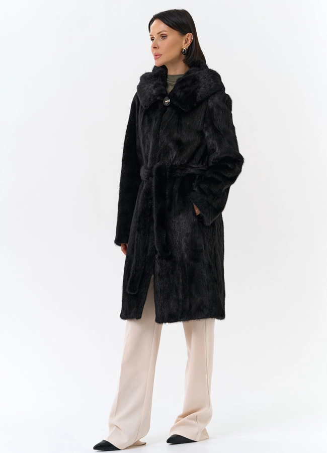 Шуба из норки черного цвета с капюшоном  модель № 26287 универмаг малина