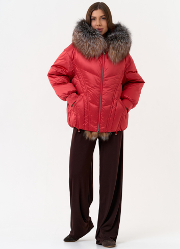 Женский пуховик с отделкой из меха блюфрост