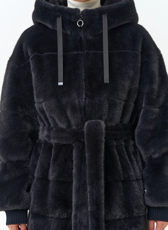 Женская шуба из эко меха с капюшоном фото