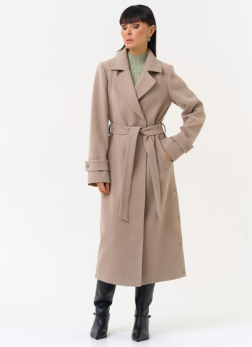 Женское пальто бежевого цвета с поясом