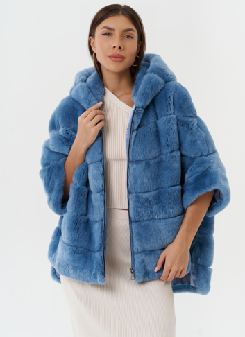 Короткая шуба из меха кролика с капюшоном