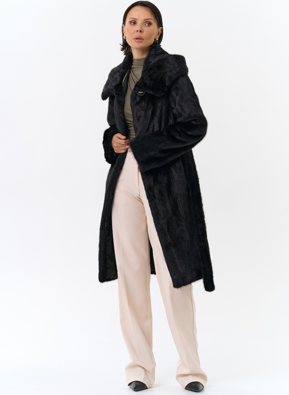 Шуба из норки черного цвета с капюшоном 