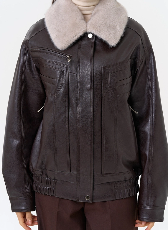 Женская утепленная куртка из эко кожи с воротником из эко меха