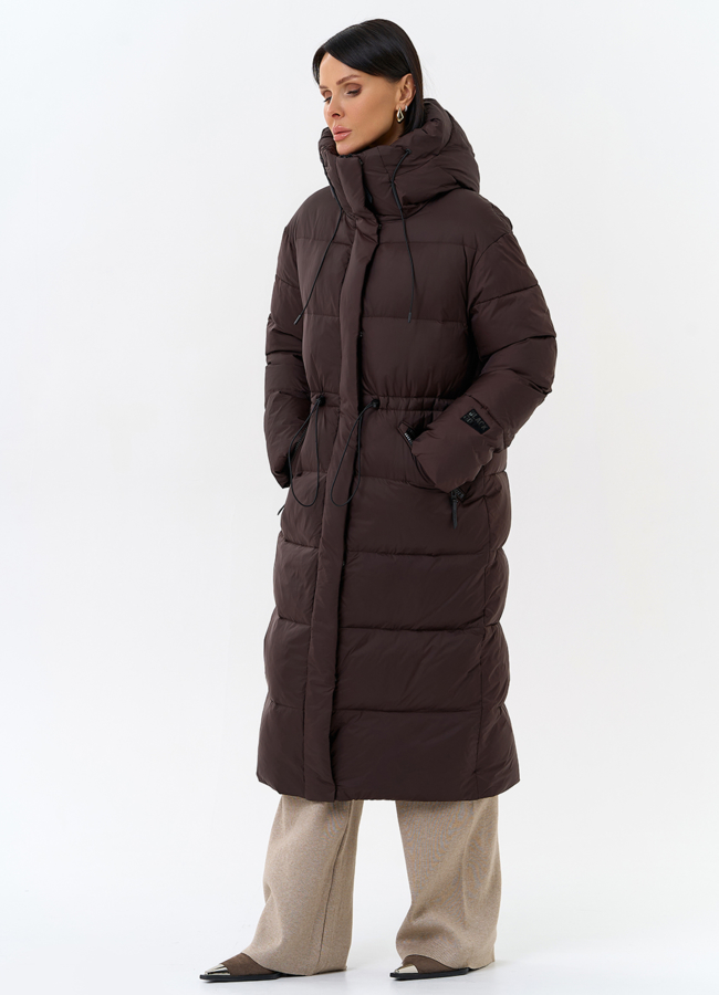 Женский пуховик коричневого цвета с капюшоном модель № 31936 в рассрочку