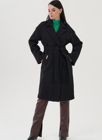 Женское пальто с английским воротником черного цвета 