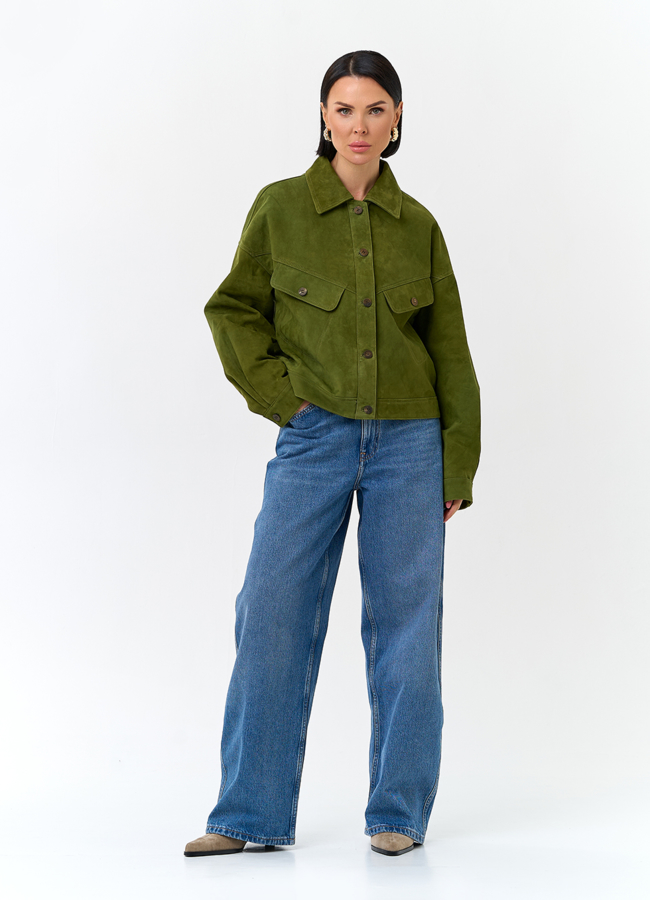 Женская куртка из натуральной замши зеленого цвета модель № 32672 в кредит