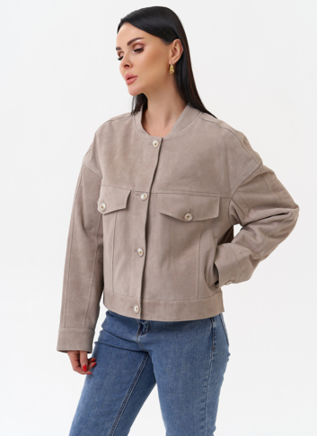 Светлая куртка из замши