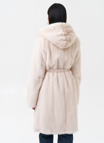 Светлая шуба с поясом из норки