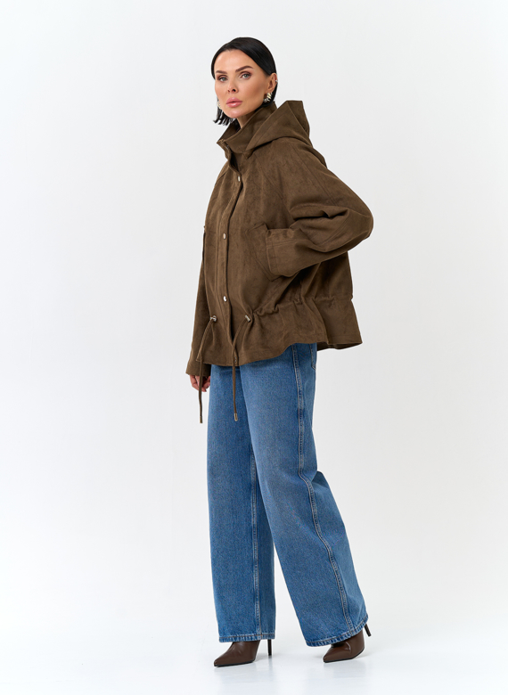 Женская утепленная куртка из эко замши с капюшоном